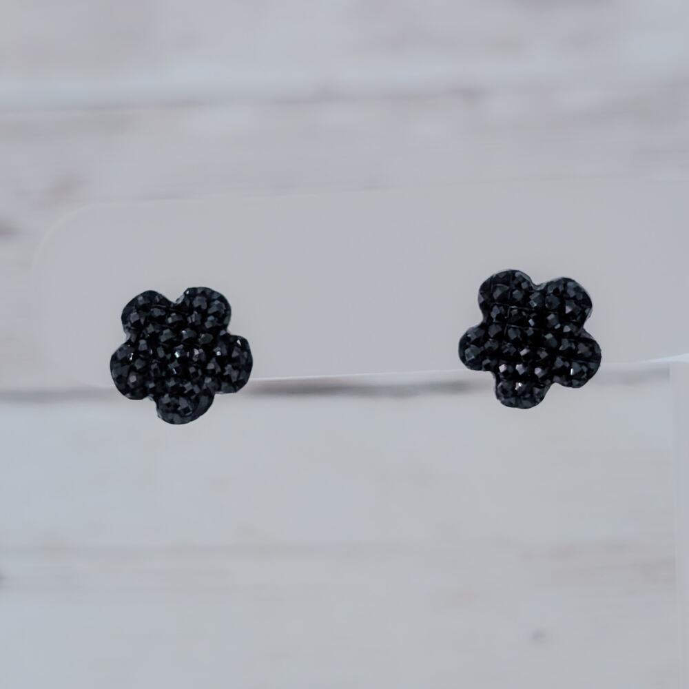 Vintage Stud Earrings Black Flower Shape